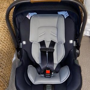 Nuna PIPA™ Infant Car Seat & Base— $250 OBO